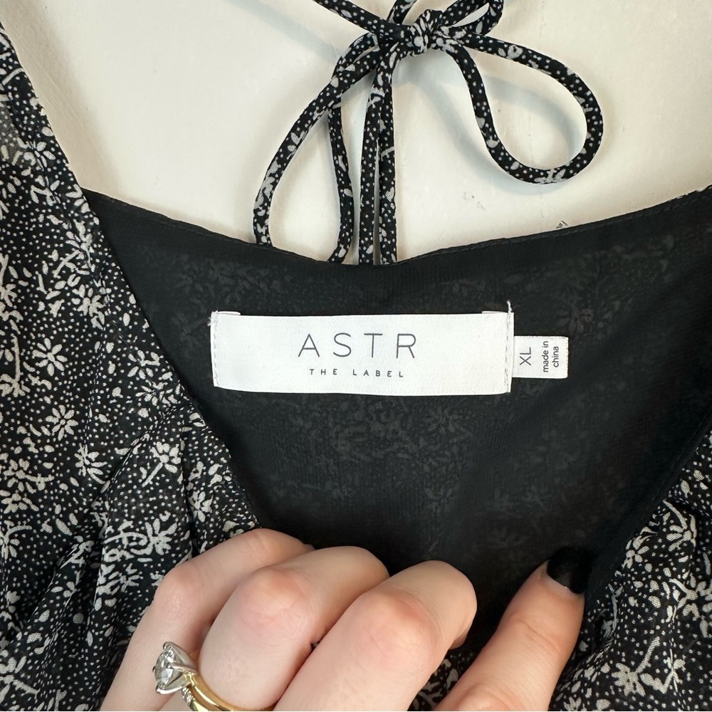 Astr The Label | Fairfield Long Sleeve Square Neck Floral Top Black Size XL - Picture 3 of 7